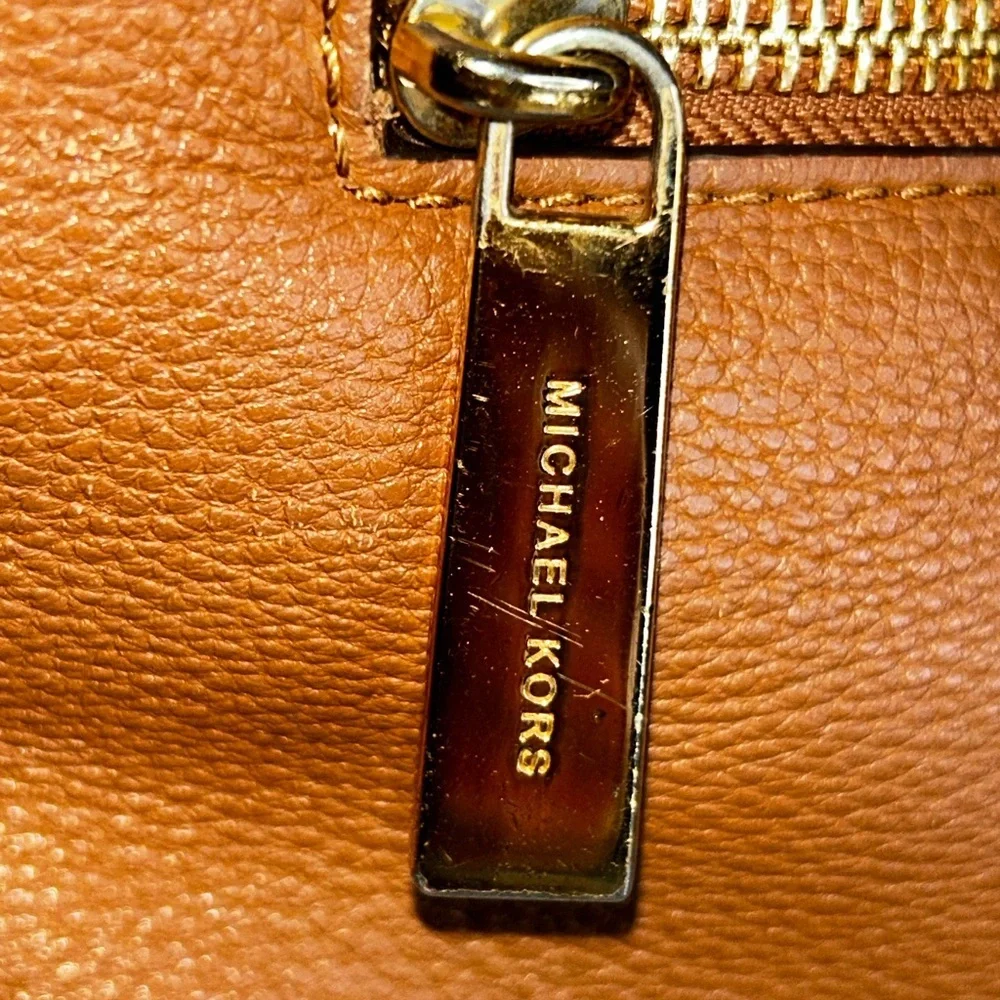 Pre loved Michael Kors pebbled leather satchel